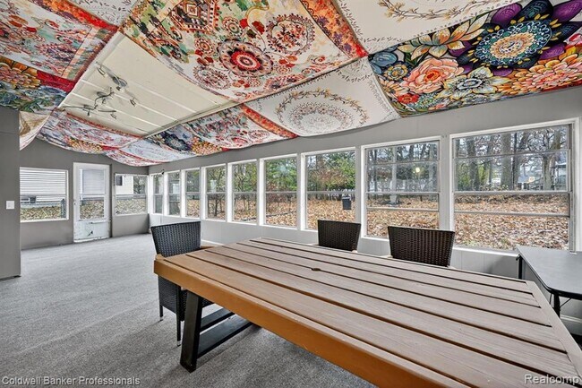 Building Photo - 4448 Greenwood Dr