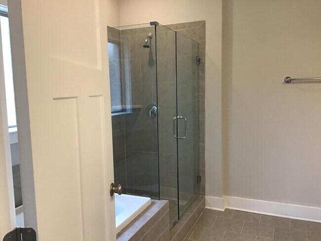 Building Photo - 700 Rivulet Dr SW