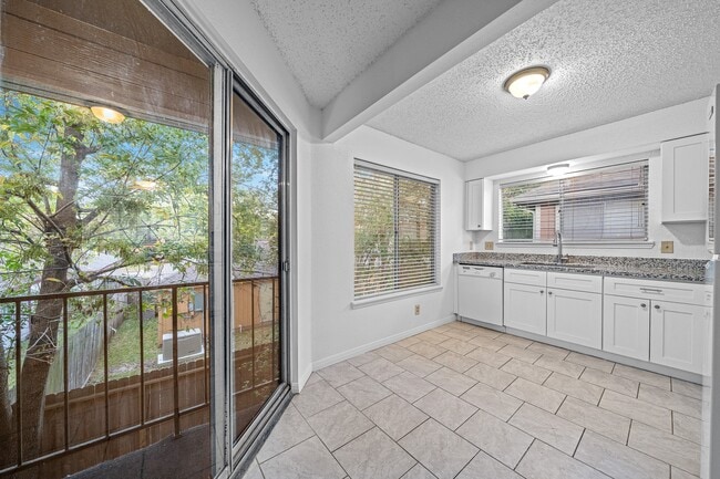 Building Photo - 12100 Overbrook Ln