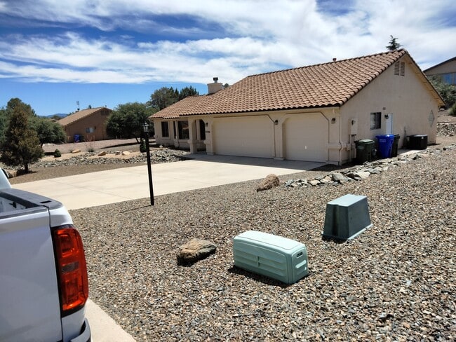 Primary Photo - 5750 Columbine Rd