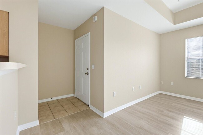 Building Photo - 1015 Villagio Cir