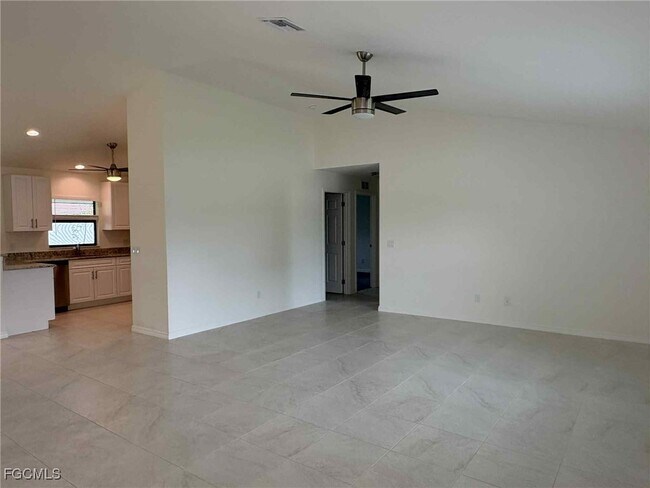 Building Photo - 309 SE 19th Ln