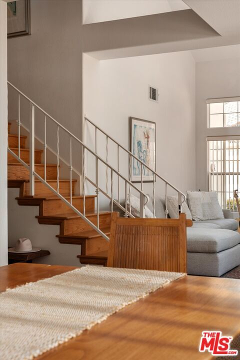 Building Photo - 1256 Cravens Ln