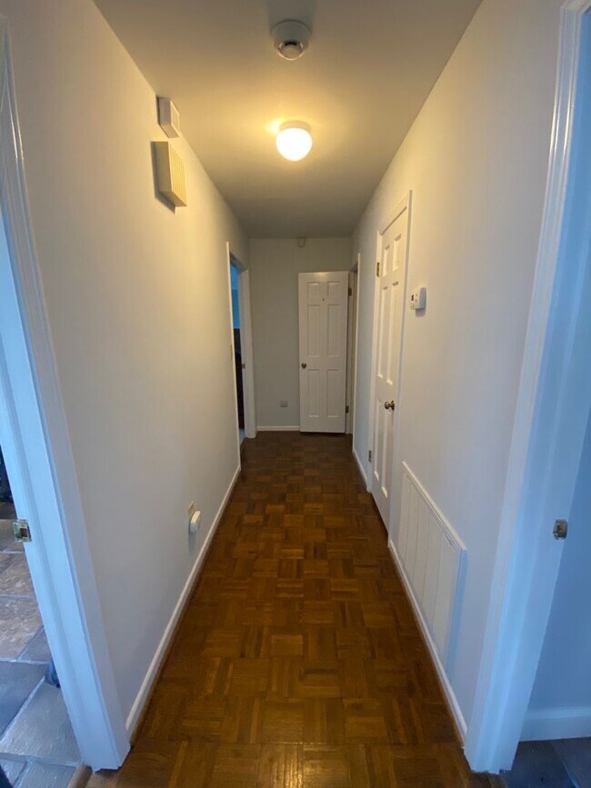 Building Photo - A little slice of paradise within minutes to downtown Greenviille