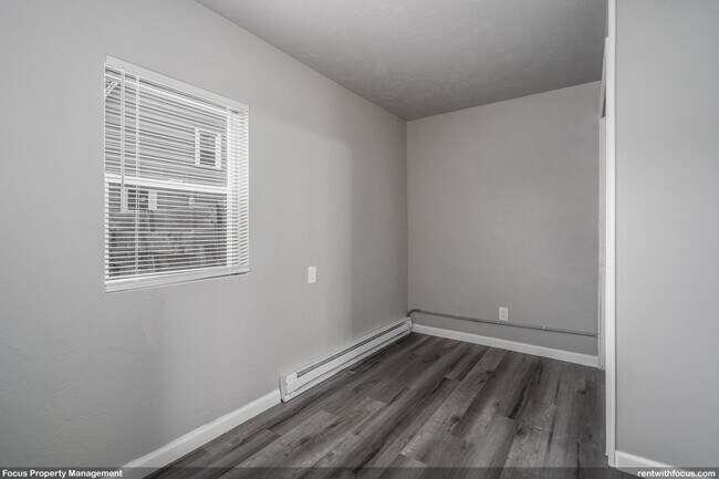 Building Photo - 213 Manitowoc St