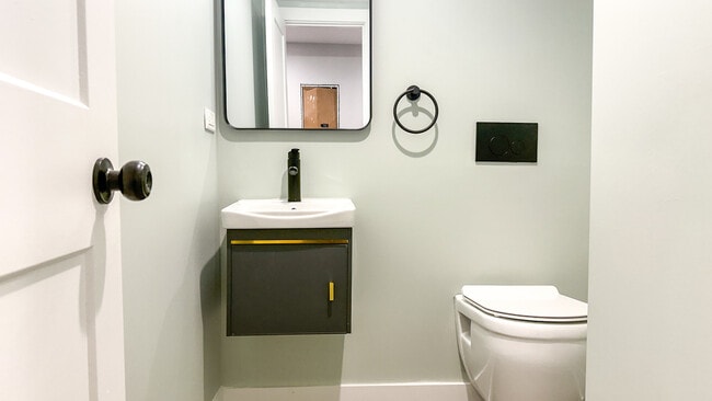 Building Photo - 1015 N Lawndale Ave