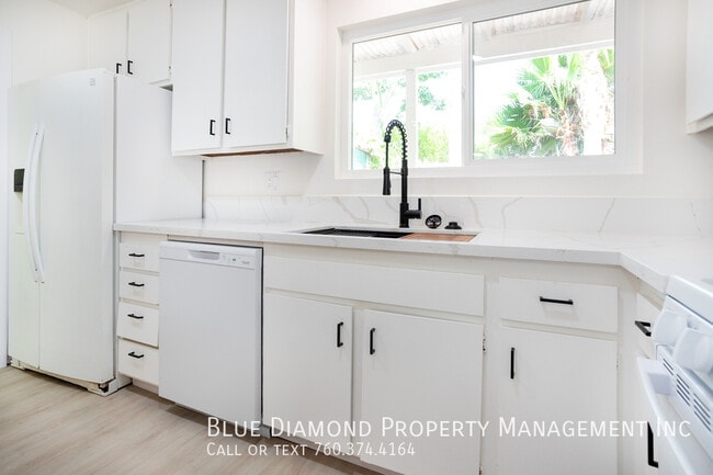 Building Photo - 1441 Peacock Blvd