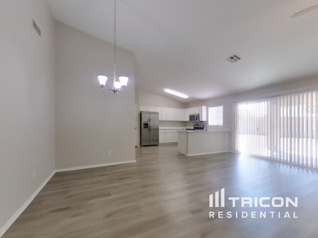 Building Photo - 13261 W Paradise Ln