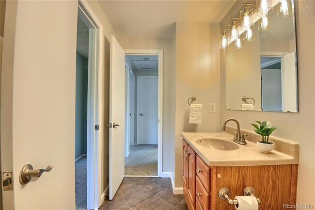 Building Photo - 10419 Iris Way