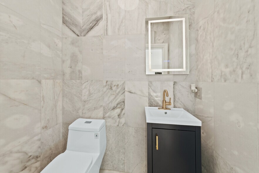 Building Photo - 7131 W Altgeld St