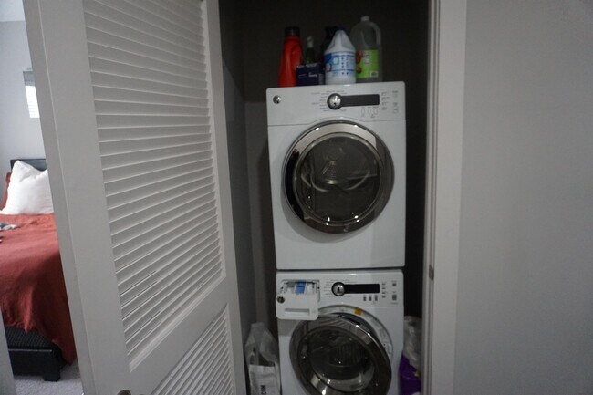 Building Photo - 509 Rosedale Ave E