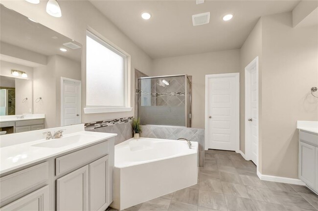 Building Photo - 3859 Fleetwood Falls Ln