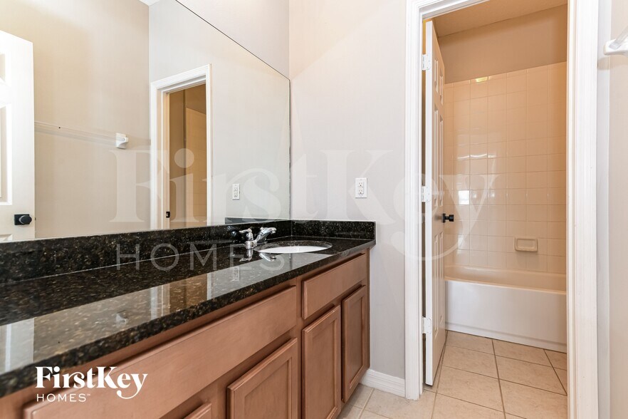Building Photo - 2716 Barclay Ln
