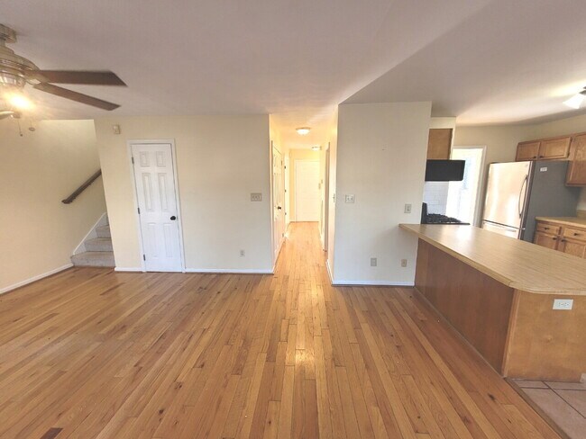 Building Photo - 3 Bedroom, 2.5 Bath Home with Open Floor Plan