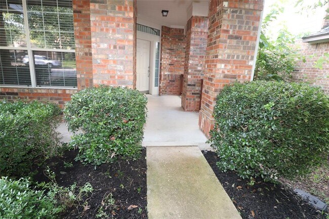 Building Photo - 806 Zappa Dr