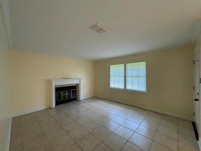 Building Photo - 7 Minutes to Barksdale AFB