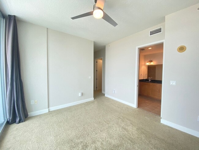 Building Photo - 2 Bedroom 2 Bath VUE Condo -- Application ...