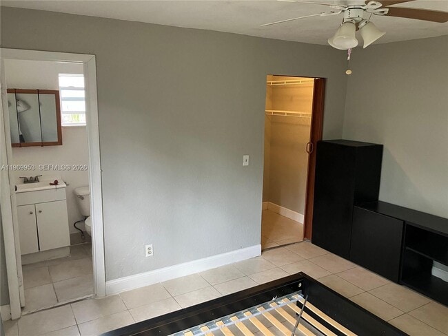 Building Photo - 5730 SW 37th St