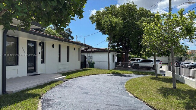 Building Photo - 1023 NW 19th Ave