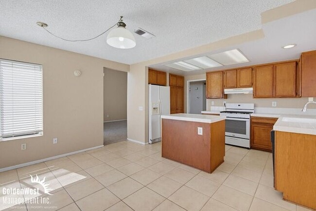 Building Photo - Lovely 3Bdm 2Ba Town-home in Rancho Peñasquitos!