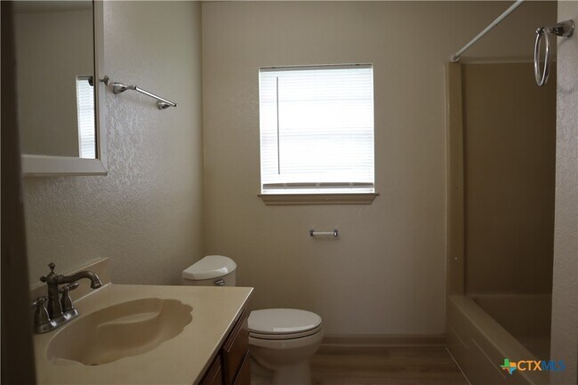 Building Photo - 707 Old Seguin Luling Rd