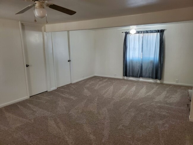 Building Photo - 3 Bedroom Manufactured Home in Bullhead City.