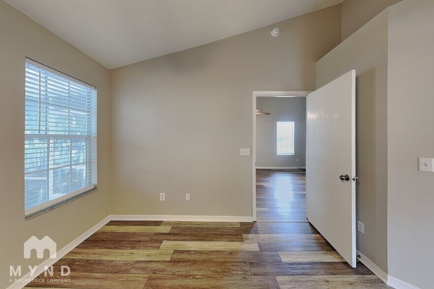 Building Photo - 1729 Chatham Cir