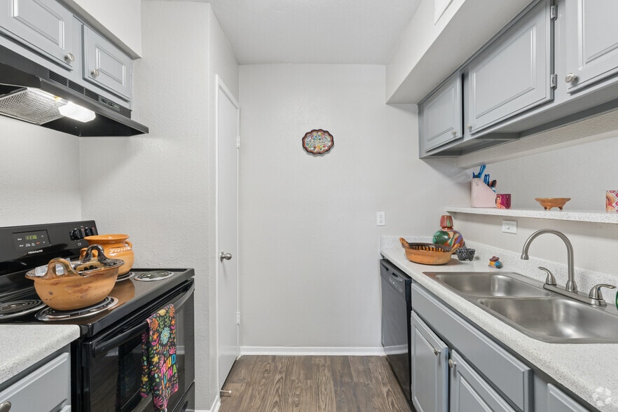 1BR, 1BA - 664SF - Kitchen - Casa Agave