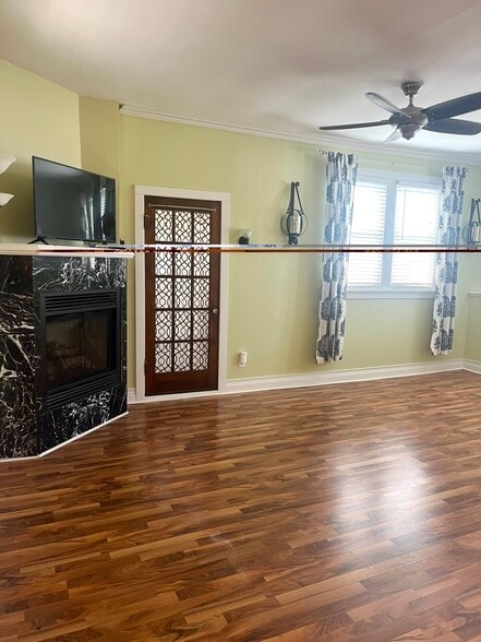 Building Photo - 211 King St