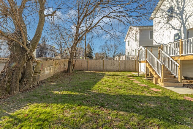 Building Photo - 12 Andy St