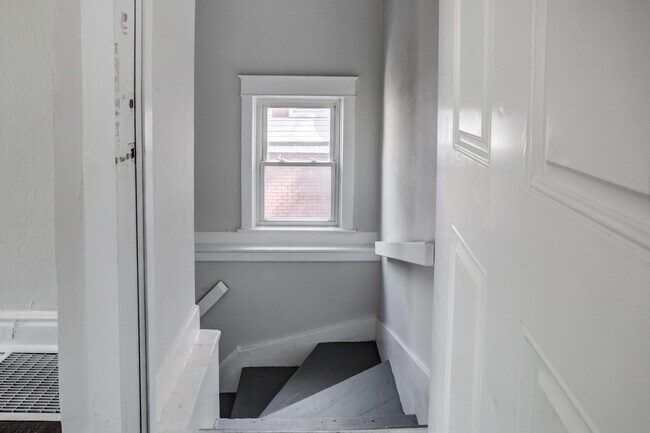 Building Photo - 3233 Park Ave