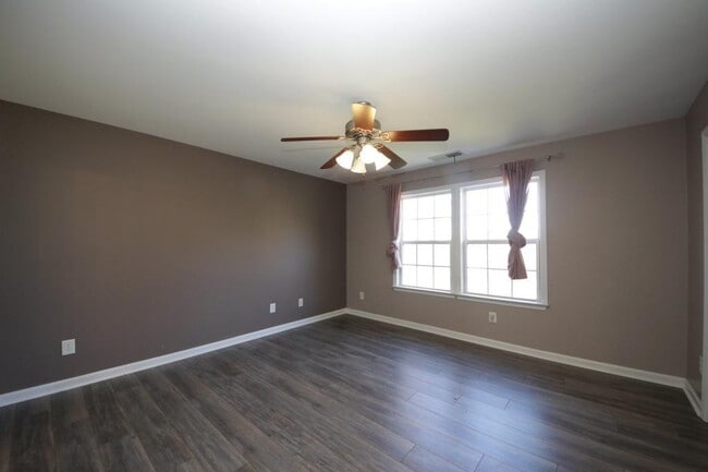Building Photo - 2120 Highland Gate Dr