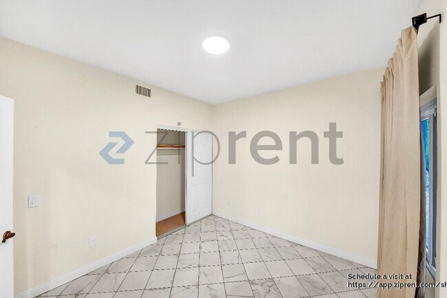 Building Photo - 19872 Sunset Vista Rd