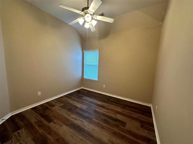 Building Photo - 2047 Lulach Ln