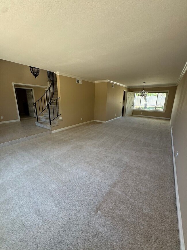 Building Photo - Prime Cul-de-Sac Location with Expansive Backyard