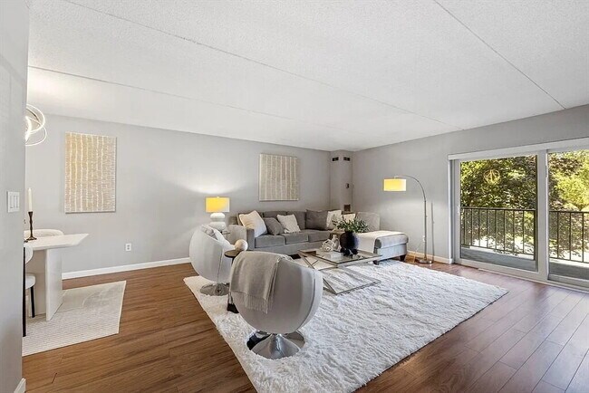 Building Photo - Comfortable and Spacious Rental Opportunity