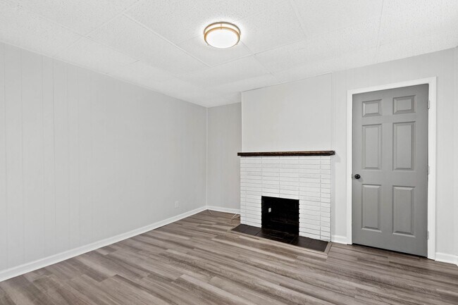 Building Photo - Stunning 3 bedroom home in Mt. Washington available August 1!