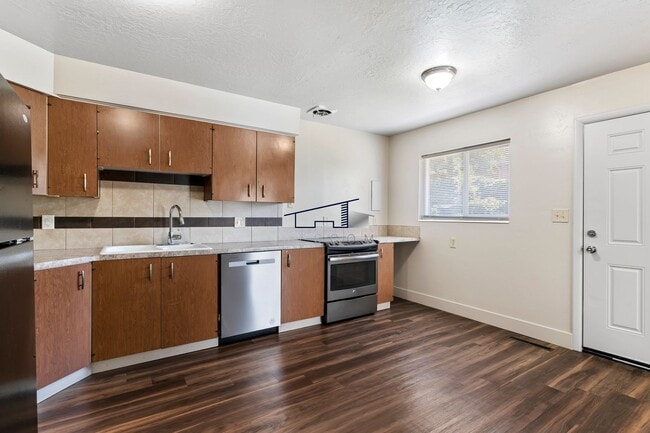 Building Photo - ? For Lease in Ogden, Utah – 3 Bed | 2 Bat...
