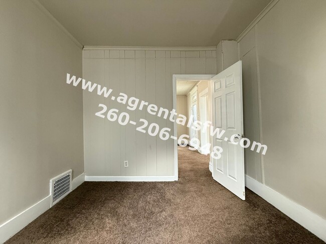 Building Photo - 3 Bedroom House