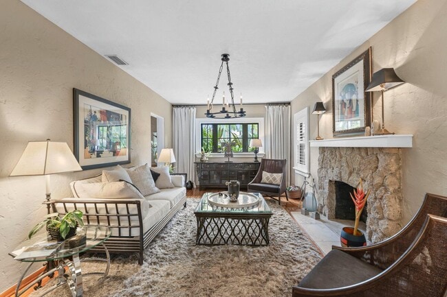 Building Photo - 605 Sunset Rd