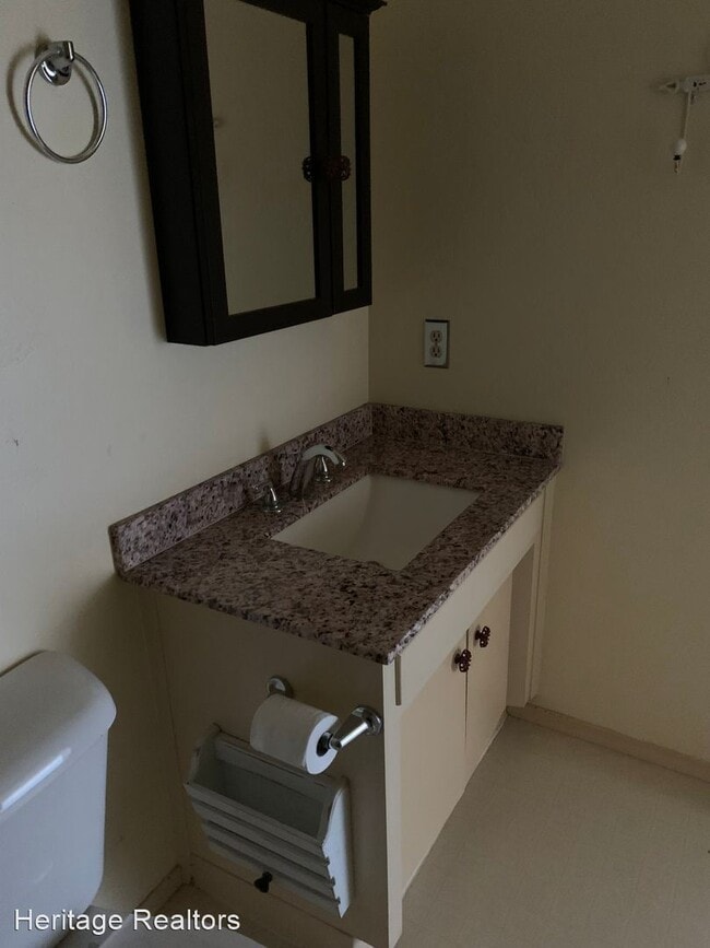 Building Photo - 3 br, 2 bath House - 379 W Deodar