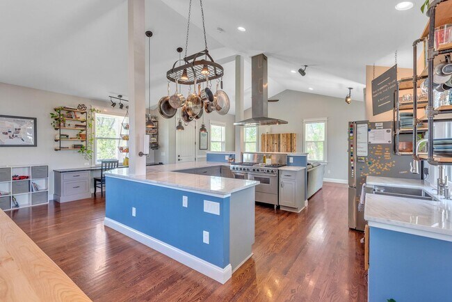 Building Photo - 6416 Edsel Dr