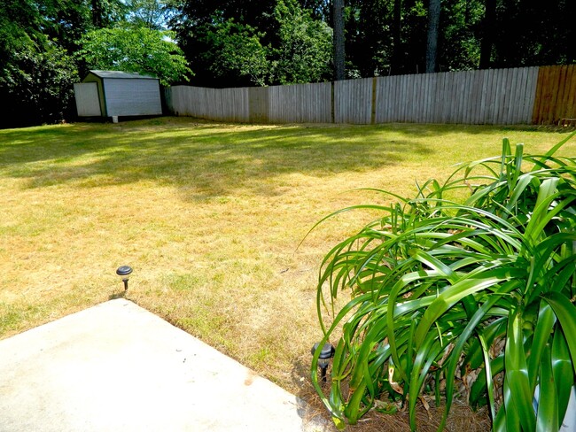 Building Photo - 1099 Maple Ridge Ct