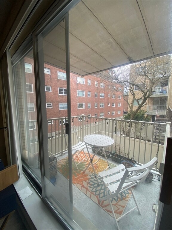 Building Photo - 122 Sewall Ave