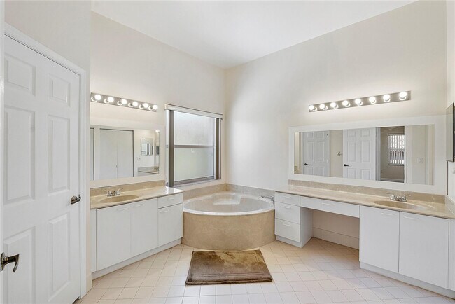 Building Photo - 15883 NW 11th St