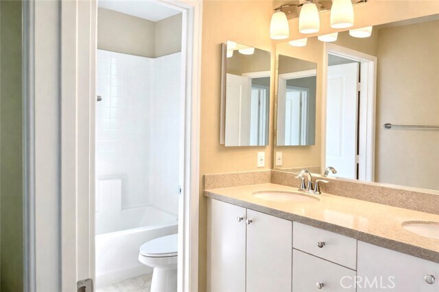 Building Photo - 1946 Canopy