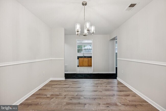 Building Photo - 14910 Cherrywood Dr