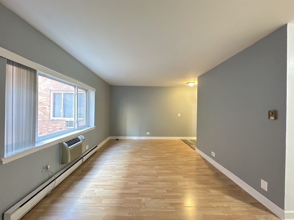 Building Photo - 3825 N Pine Grove Ave