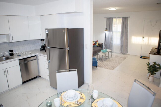 Building Photo - 200 SW 11th St