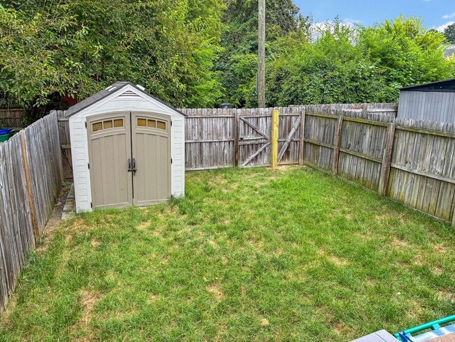 Building Photo - Updated 3 Bedroom in Manchester!
